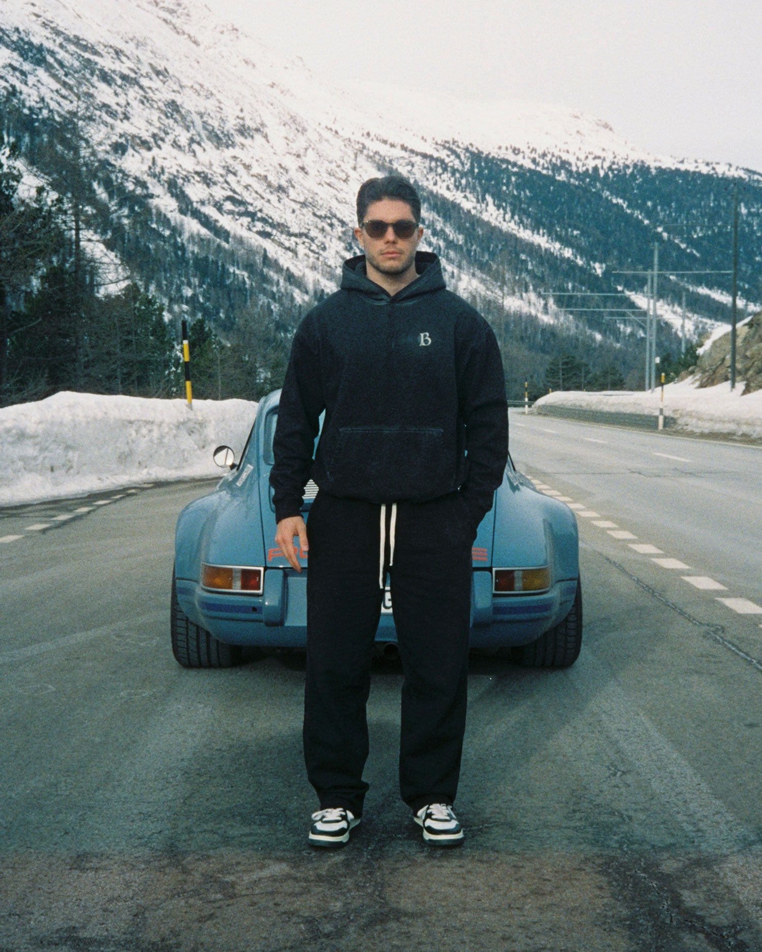 Clubsport-Hoodie-Jay-Blanc-Vintage-Black-Tracksuit-fit