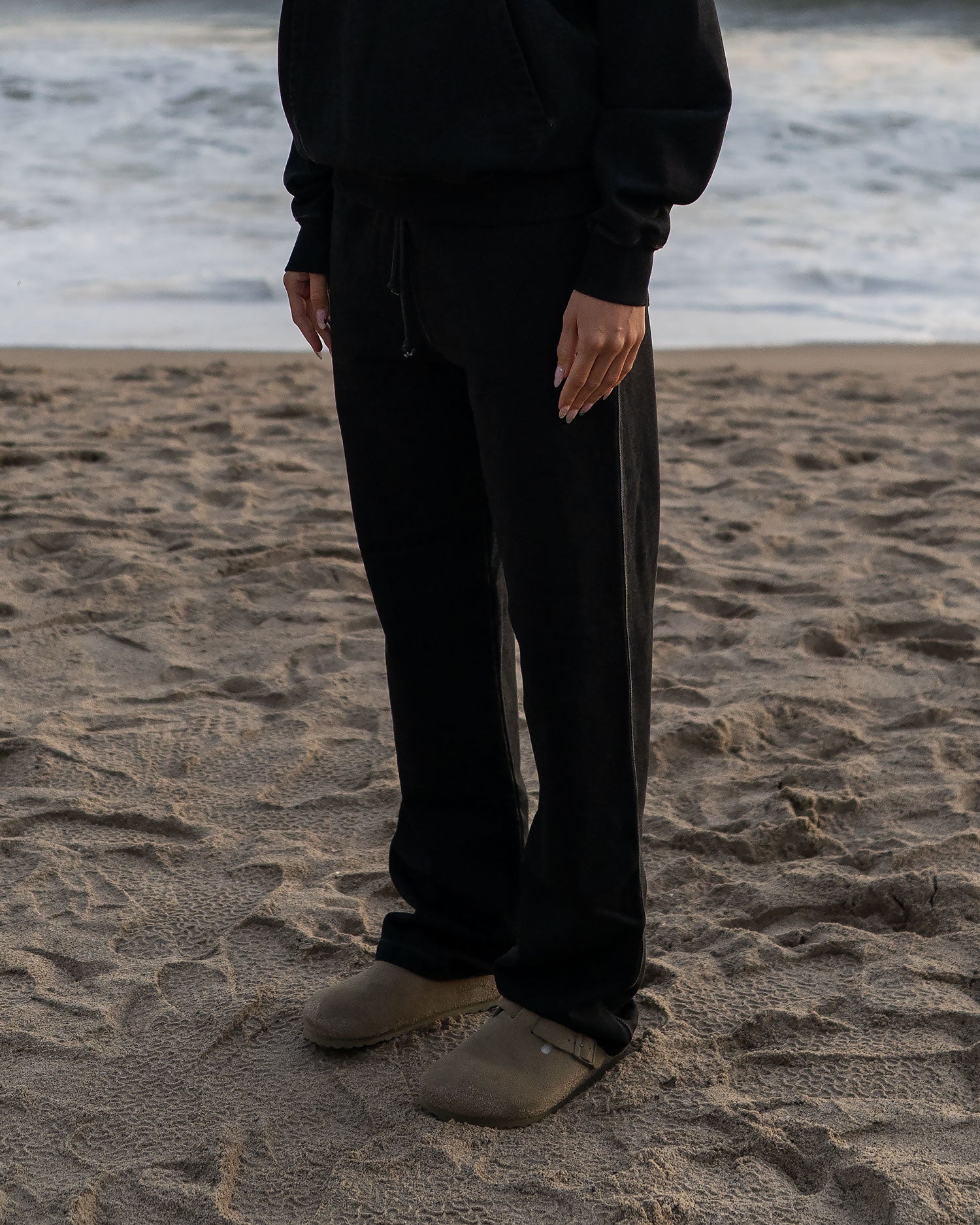 Brand-Sweatspant-Vintage-stained-black-Jogger-Jay-Blanc-CloseUp